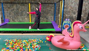 8 Potret Mewah Rumah Ria Ricis Seharga Miliaran. Sampai Ada Kolam Renang Bola!