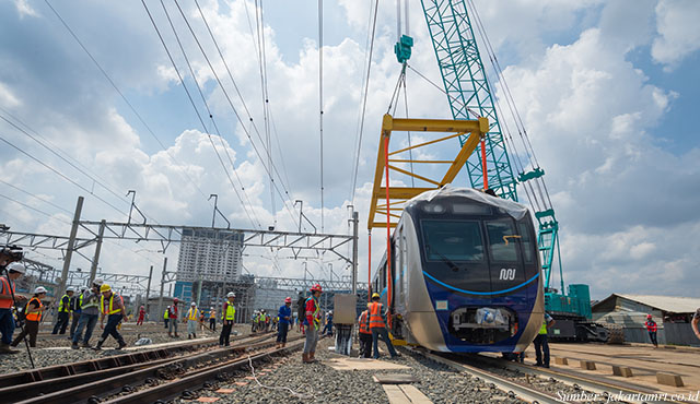 Kamu Suka “Berwisata” di MRT Jakarta? Hati-hati Kena Penalti!