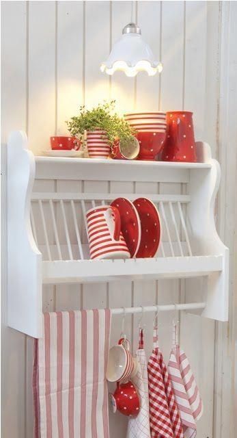 Intip 10 Tema Merah Putih Ini Agar Area Dapur Lebih Hidup