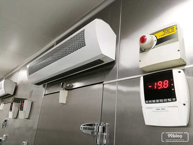 9 Cara Perawatan Freezer Kulkas di Rumah Agar Awet Bertahun-tahun