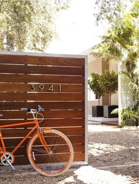 12 Contoh Pagar Rumah Minimalis dari Kayu yang Bikin Rumah Terlihat Lebih Modern