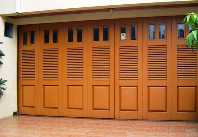 9 Inspirasi Desain Pintu Garasi Minimalis untuk Rumahmu. Suka yang Mana?