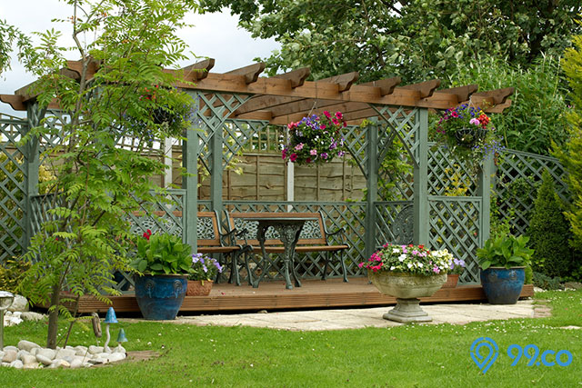 Mengenal Pergola Kayu, Aksesori Eksterior Rumah Elegan yang Fungsional