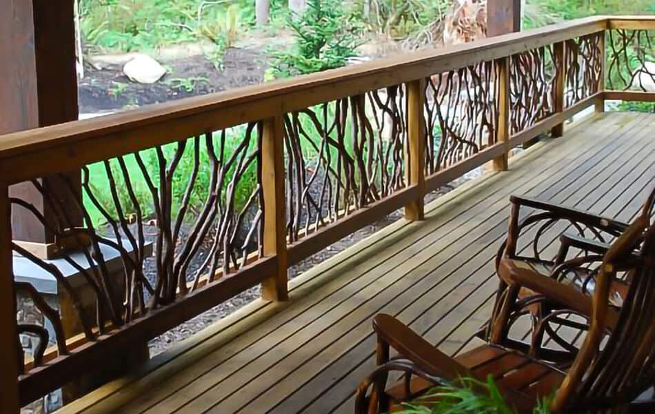 9 Inspirasi Desain Railing Balkon Kayu Terbaik | Dari Gaya Kolonial sampai Rustic