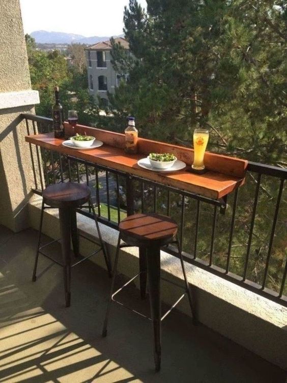 13 Inspirasi Desain Balkon Rumah Sempit Jadi Multifungsi. Asyik buat Santai!