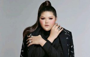 10 Potret Rumah Aleta Molly yang Mewah dan Luas | Ada Pesawat dan Lapangan Golf di Dalamnya!