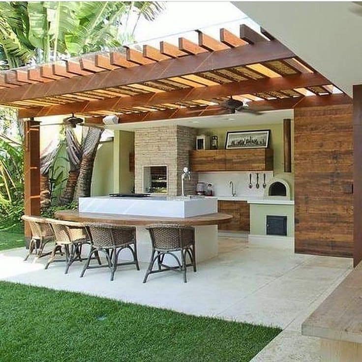 10 Inspirasi Desain Pergola Kayu yang Bikin Rumah Semakin Nyaman