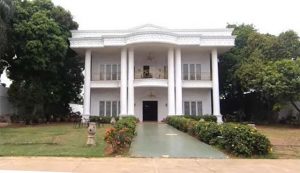 5 Potret Rumah Sinetron Lawas Ikonik Dulu dan Sekarang. Nomor Dua Berubah Banget! 5 Potret Rumah Sinetron Lawas Ikonik Dulu dan Sekarang. Nomor Dua Berubah Banget!