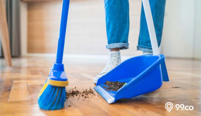 8 Cara Menyapu Lantai Rumah yang Benar. Rumah Jadi Bersih dan Hemat Waktu!