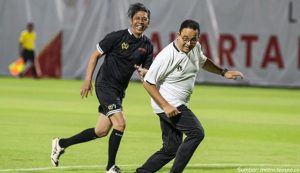 Anies Baswedan Mencoba Fasilitas Lapangan Latih JIS, Warganet: Mantap Pak Presiden!