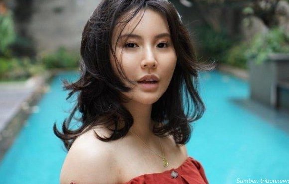Berdiri Megah, Intip 7 Potret Rumah Fitria Yusuf, Anak Konglomerat Jusuf Hamka. Ini Baru Gedongan!