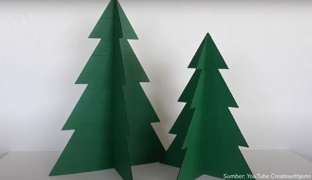 pohon natal dari kardus