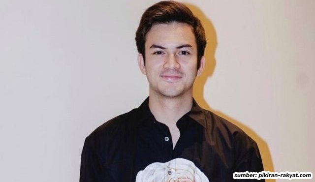 Mengintip Potret Isi Kamar Rizky Nazar. Ada Pigura yang Bermakna “Salat Lebih Baik daripada Tidur”