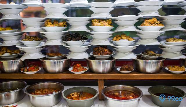 Kenapa Rumah Makan Padang Ada di Mana-Mana? Ternyata Ini Jawabannya!