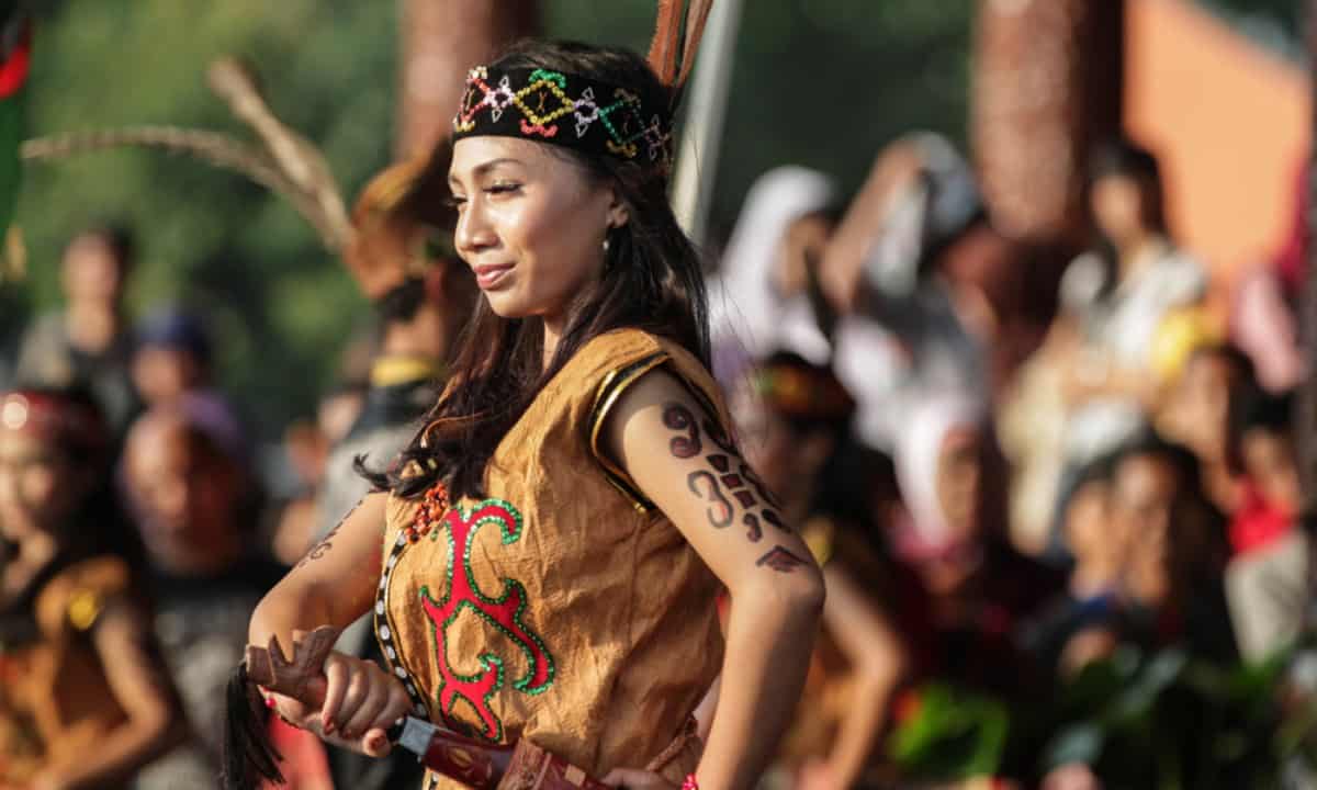 34 Tarian Daerah Beserta Asalnya dari Provinsi Aceh sampai Papua. Dilengkapi Gambar Tariannya!