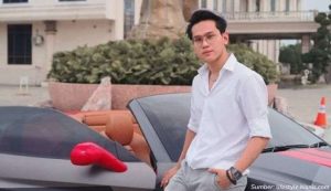 Kisah Sukses Crazy Rich Medan Indra Kenz dari Pengamen Jadi Tajir Melintir. Berkat Affiliator Binary Option?