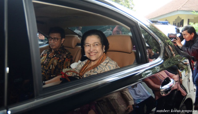 Punya 15 Kendaraan, Intip Isi Garasi Megawati Soekarno Putri yang Penuh Mobil Mewah. Totalnya Sampai Rp3 Miliar!