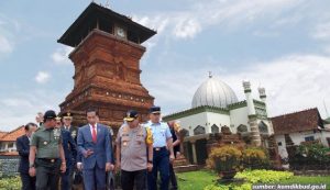 Terpasang Rajah Kalacakra, Masjid Menara Kudus Ditakuti para Pejabat. Bisa Sebabkan Hilangnya Kekuasaan? Terpasang Rajah Kalacakra, Masjid Menara Kudus Ditakuti para Pejabat. Bisa Sebabkan Hilangnya Kekuasaan?