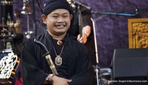 Berada di Tepi Sawah, Intip 5 Potret Rumah Komedian Ohang di Majalengka. Suasananya Kesegaran Hakiki!