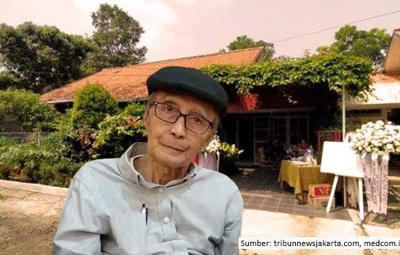 Potret Rumah Penulis Novel Hujan Bulan Juni, Sapardi Djoko Damono. Koleksi Bukunya Bikin Melongo!