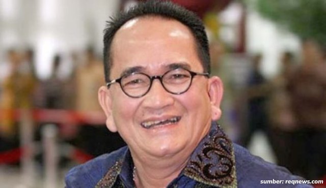 Jadi Salah Satu Pengacara Terkaya, Intip Potret Rumah Ruhut Sitompul yang Megah. Interiornya Bernuansa Emas!