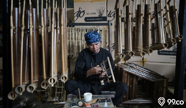 20 Alat Musik Tradisional Jawa Barat dan Cara Memainkannya, Lengkap dengan Gambar!
