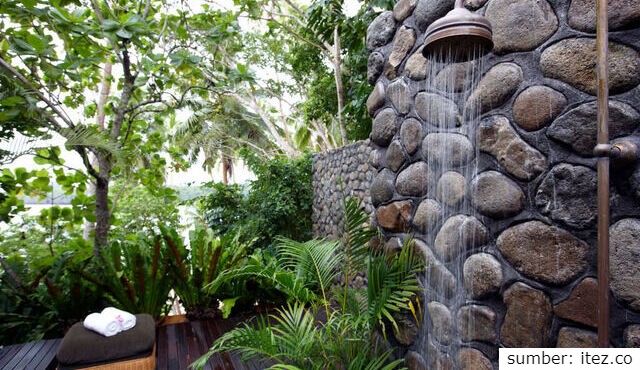 10 Inspirasi Desain Kamar Mandi Pedesaan Terbaik. Suguhkan Nuansa Asri dan Menenangkan pada Hunian!