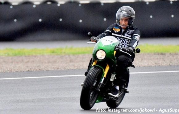 Mengungkap Alasan Kenapa Jokowi Sering Naik Motor di Berbagai Kesempatan. Bentuk Pesan Politik?