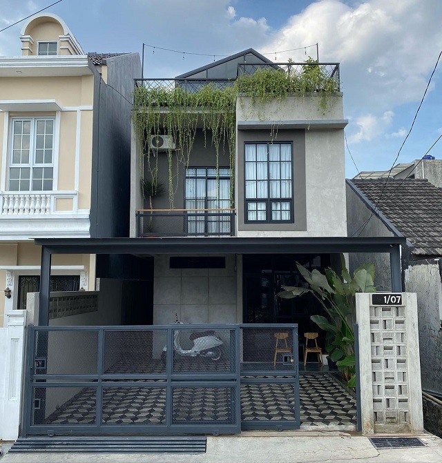 6 Inspirasi Desain Pagar Rumah Industrial yang Unik dan Instagramable. Hunian Jadi Lebih Estestis!