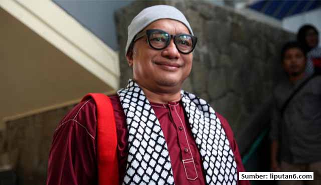 6 Potret Rumah Dik Doank di Pinggir Rel Kereta. Interiornya Terbuat dari Barang Bekas, lo!