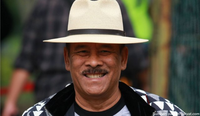 The Real Sultan, Inilah 9 Potret Rumah Petinggi Persib Umuh Muchtar. Jangan Kaget, Luasnya bak Lapangan Bola!
