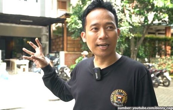 8 Potret Kantor Baru Denny Cagur Bergaya Industrial, Progres Capai 80 Persen. Khusus untuk Bikin Konten!