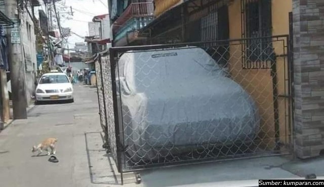 garasi mobil di jalan