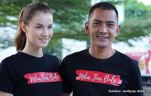 Bule Rumania Rela Nikahi Pria Indonesia Meski Tanpa Mahar, Dapat Bonus Rp2 Juta per Tamu Saat Nikahan