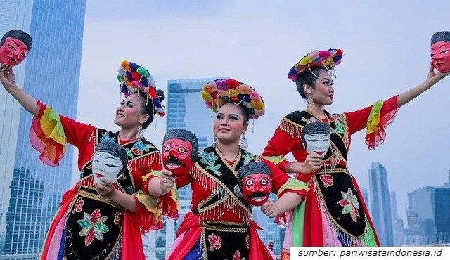 16 Tarian Betawi Penuh Filosopi yang Wajib Kamu Ketahui. Lengkap dengan Gambar!