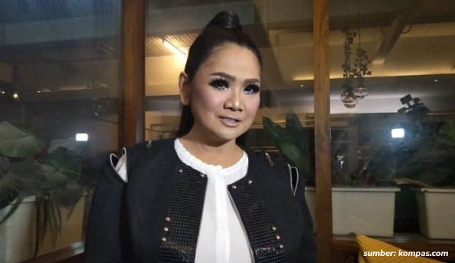 Melihat 5 Potret Rumah Vina Panduwinata. Keamanan Huniannya Bukan Pakai CCTV, tapi…