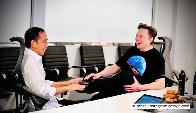 kenapa elon musk cuma pakai kaos