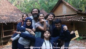5 Potret Rumah Lokasi Syuting Film KKN di Desa Penari yang Dijual Rp40 Juta. Benarkah Kini Angker & Jadi Sarang Hantu? 5 Potret Rumah Lokasi Syuting Film KKN di Desa Penari yang Dijual Rp40 Juta. Benarkah Kini Angker & Jadi Sarang Hantu?