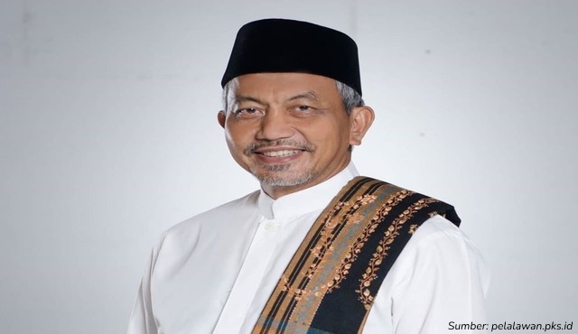 Bernuansa Hangat, Intip 4 Potret Ruang Kerja Presiden PKS Ahmad Syaikhu. Ternyata Sangat Sederhana…