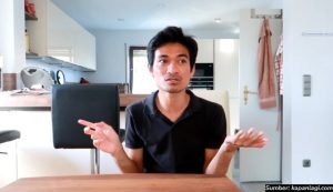 Menetap di Jerman, Ini 5 Potret Balkon Rumah Ragil Mahardika yang Minimalis dan Nyaman. Pemandangannya Indah Banget!