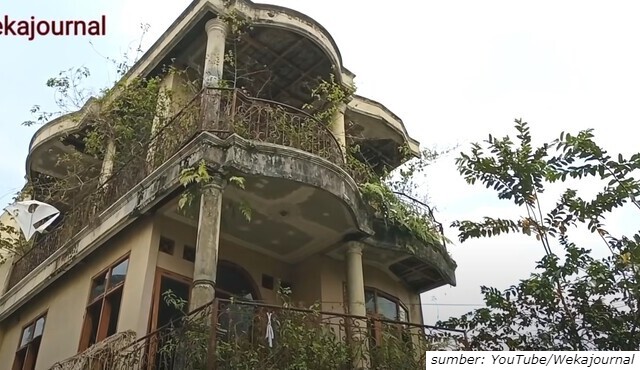 Ngeri, Ini Potret Rumah Mewah Terbengkalai di Tasikmalaya. Ada Penampakan Keranda Mayat di…
