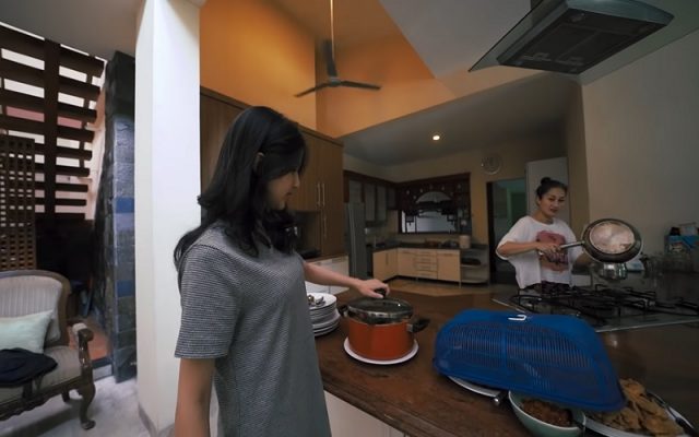 dapur rumah artis yang sederhana