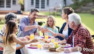 Mungkinkah Generasi Sandwich Memiliki Rumah pada Usia Muda?