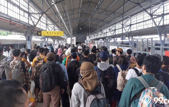 mimpi naik kereta api