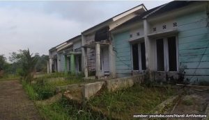 90 Rumah Kosong dan Terbengkalai di Tasikmalaya, Hanya Satu Keluarga yang Bertahan. Penuh Kisah Mistis?