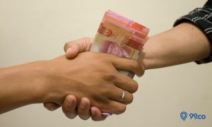16 Arti Mimpi Dikasih Uang, Benarkah Tanda Akan Kaya Raya?