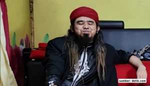 6 Potret Padepokan dan Rumah Gus Samsudin Jadab di Blitar. Megah bak Istana!