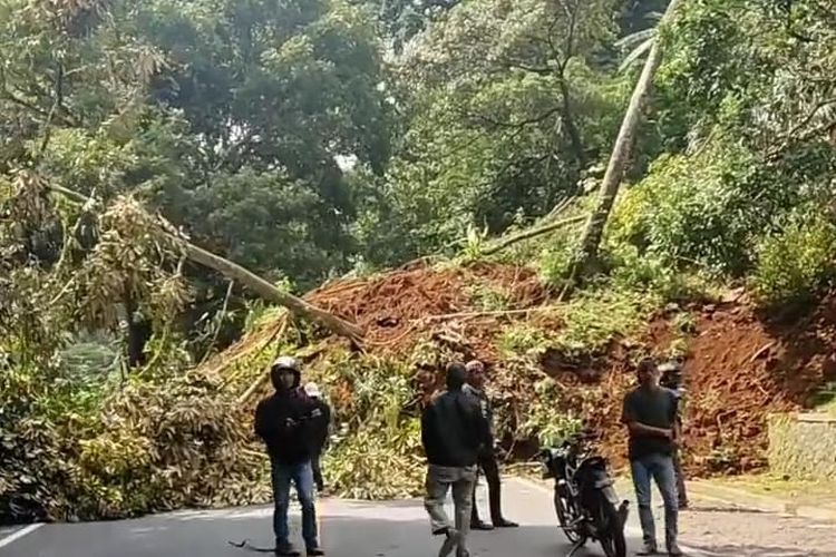 Pasca Gempa Cianjur, PUPR Fokus Buka Jalan Nasional Cianjur-Puncak yang Tertutup Longsor