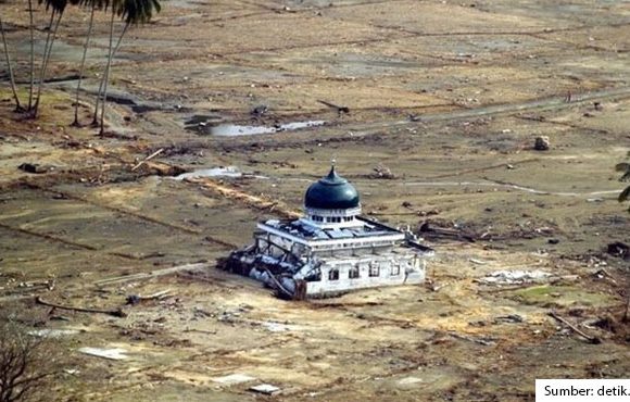 4 Masjid Indonesia yang Kokoh meski Terkena Bencana Tsunami dan Gempa. Bukti Kebesaran Tuhan!