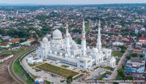Luar Biasa! Masjid Raya Sheikh Zayed Solo Diresmikan 2 Presiden, Punya 133 Pintu dan 99 Toilet!